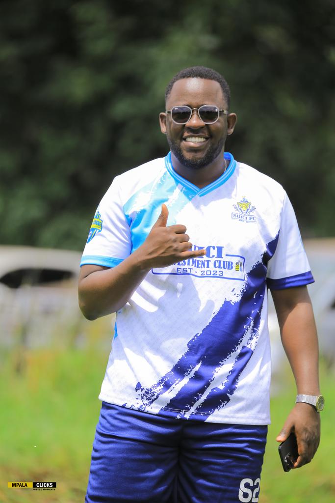 ScSuici's tweet image. We have never gone wrong on kit designs. Look at this elegance.
Btw you can order for your own. Inbox or get in touch with Andrew epenu