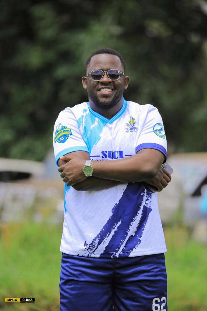 ScSuici's tweet image. We have never gone wrong on kit designs. Look at this elegance.
Btw you can order for your own. Inbox or get in touch with Andrew epenu