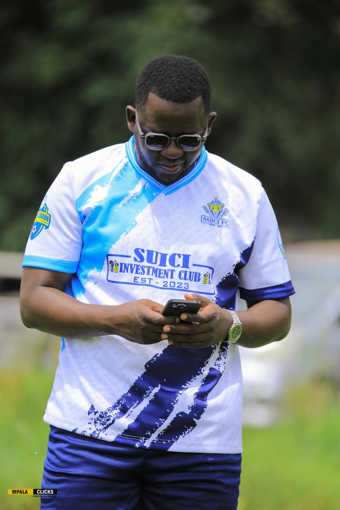 ScSuici's tweet image. We have never gone wrong on kit designs. Look at this elegance.
Btw you can order for your own. Inbox or get in touch with Andrew epenu