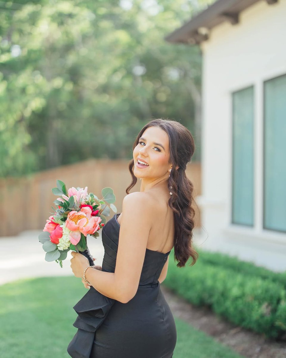 all the heart eyes for this prom look 😍🖤✨ -- Style 11751
📸: @lauren_brown_07