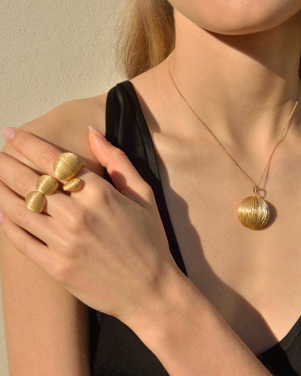 Madridjoya (@madridjoya) on Twitter photo Salvatore Plata, marca de Joyeros 94 S.L., diseña en exclusiva para profesionales del sector.
Plata de ley, calidad y diseño desde su showroom en Valencia.
Una firma que no compite: te impulsa.
✨ Descúbrela en #Madridjoya2025.
#SumandoTendencias Salvatore Plata, marca de Joyeros 94 S.L., diseña en exclusiva para profesionales del sector.
Plata de ley, calidad y diseño desde su showroom en Valencia.
Una firma que no compite: te impulsa.
✨ Descúbrela en #Madridjoya2025.
#SumandoTendencias