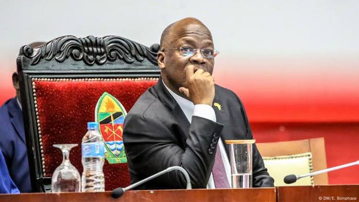 AbroadTanzania's tweet photo. “Mimi Nataka niwaeleze kweli kabisa Samia hakuwa chaguo langu Kama Makamu wa Rais, Chaguo langu lilikuwa Dr Hussein Mwinyi, Ila kwasababu Kikwete alipendekeza Samia nikasema haya ngoja nikubaliane na mapendekezo” Dr John Magufuli , 2020 https://t.co/TSIkP3S3uo