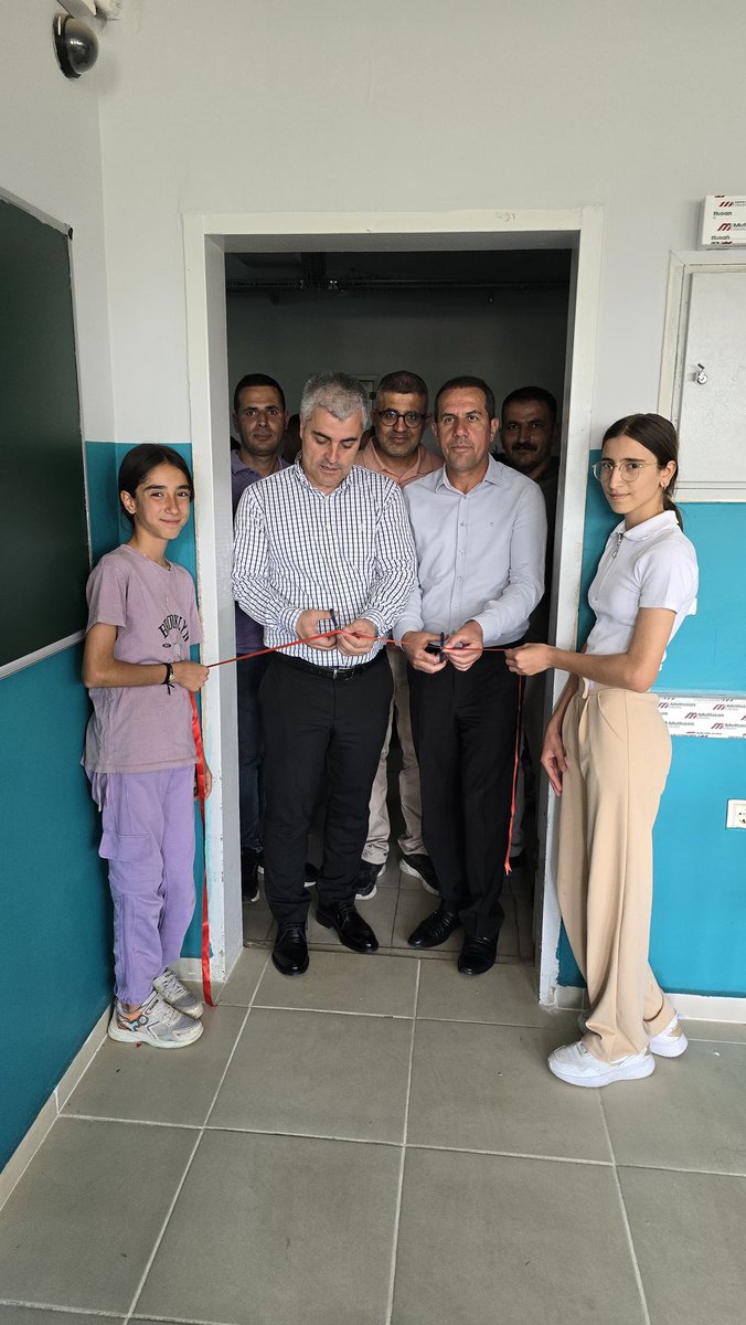 mebcinarmem's tweet photo. İlçe Milli Eğitim Müdürümüz Özcan EREN ve Şb. Müd. Abdurrahman ATEŞMEN’in katılımıyla Ortaşar Ortaokulu’nda,sanat tasarım sergisi ile Bakanlığımız tarafından kurulan Bilişim Teknolojileri Sınıfının açılışı gerçekleştirildi. 
@Z_Erdogan53 
@Murat4Kucukali 
@dbakirvalilik 
@tcmeb https://t.co/ui4vzuLW13
