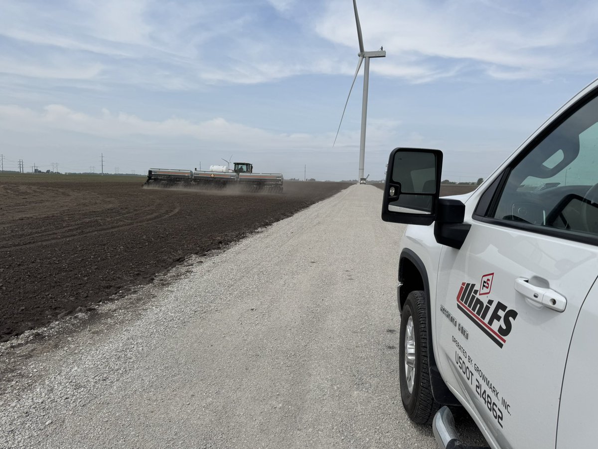 Drew_illiniFS's tweet image. Still planting cover crops! Planting cover crops around 11 wind turbines today 😬. @IlliniFS_ @AgronomistEric # covercrops