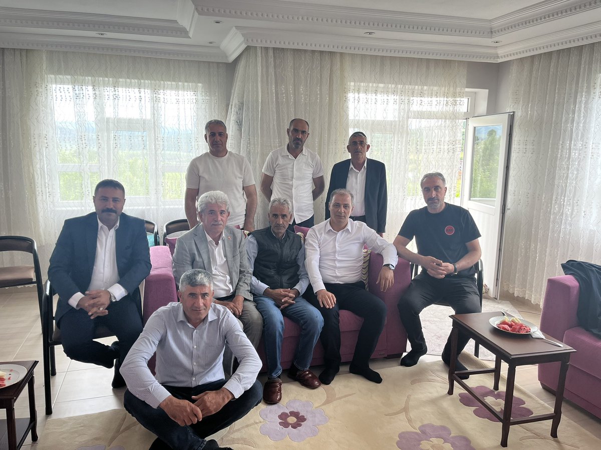 Solhan Yenidal Köyü Taşoluk Mezrasında, kıymetli büyüğümüz Sayın İbrahim Sönmez’i hanelerinde ziyaret ettik.
Nazik misafirperverliklerinden ötürü kendilerine teşekkür ediyor, sağlık ve afiyet içerisinde uzun ömürler diliyorum.