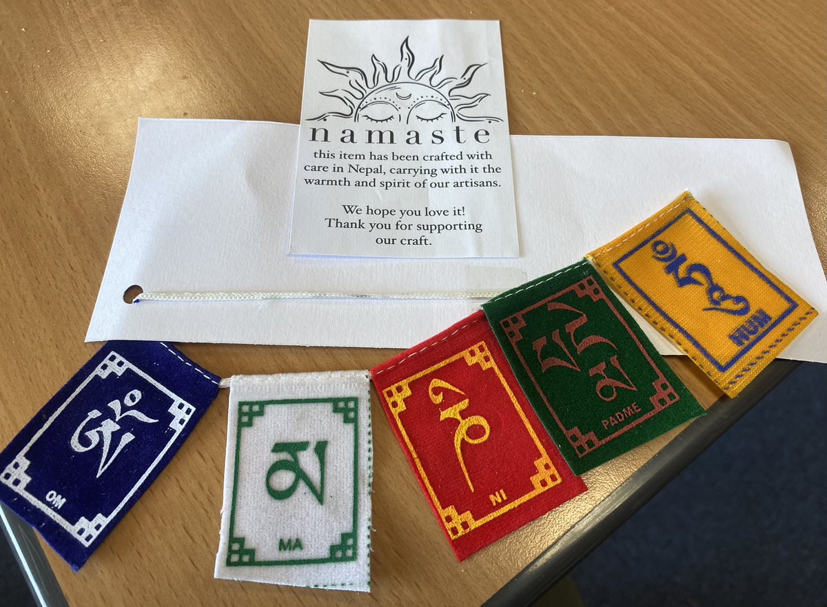 JudeMckerrecher's tweet image. #Tinymomentsofjoy🫶in an evening canal walk &amp;amp; a beautiful swan family; a generous, special gift &amp;amp; chocolate from my secret friend at work; a lovely gift of a bracelet from our kind SQA invigilator team; garden flowers; kindness &amp;amp; thoughtfulness in many contexts🙌#grateful🙏💝🪷