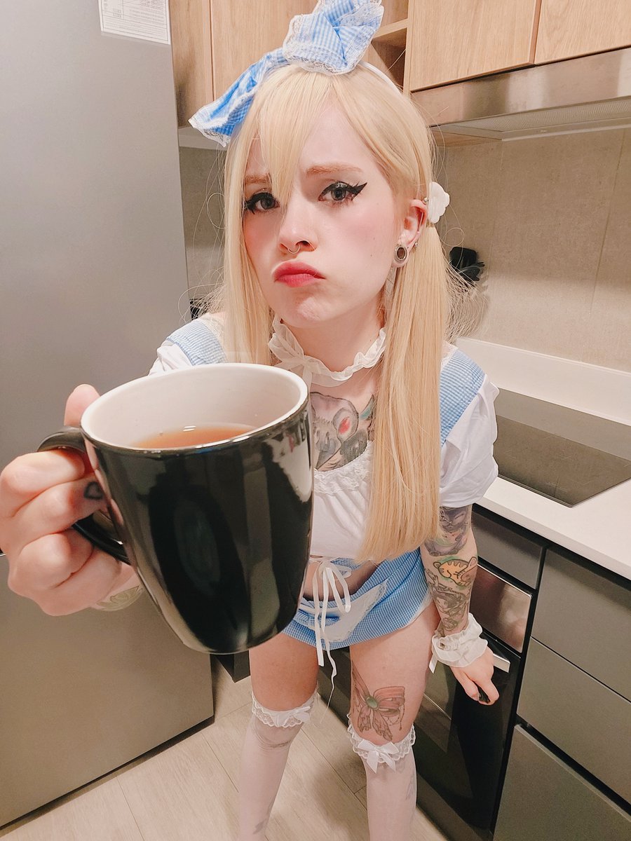 hellototiga's tweet image. ¿vas a tomar tu té o qué &amp;gt;:C?