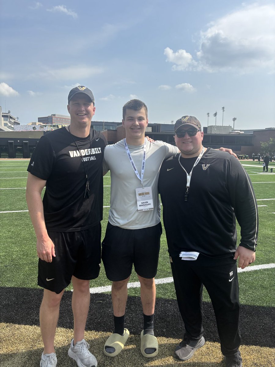 GMarzouki18's tweet photo. Great morning following the TE group in OTAs. Enjoyed our conversation and looking forward to getting next  season started #76days ⁦@Coach_Flaherty⁩ ⁦@coachj_lepak⁩ ⁦@CoachCDay⁩ ⁦@coachdinofb⁩ https://t.co/oFDkNU4jv5