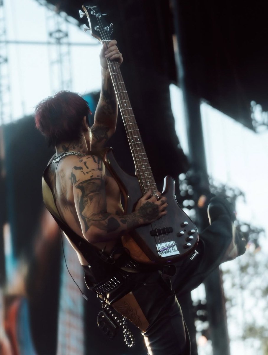 neonaudri's tweet image. born to be a rockstar