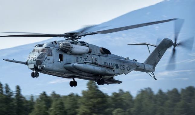 FlyFlagstaffAZ's tweet image. A few USMC Sikorsky CH-53E Super Stallions recently touched down at FLG for a quick refuel stop. 📸: @flg_spotter