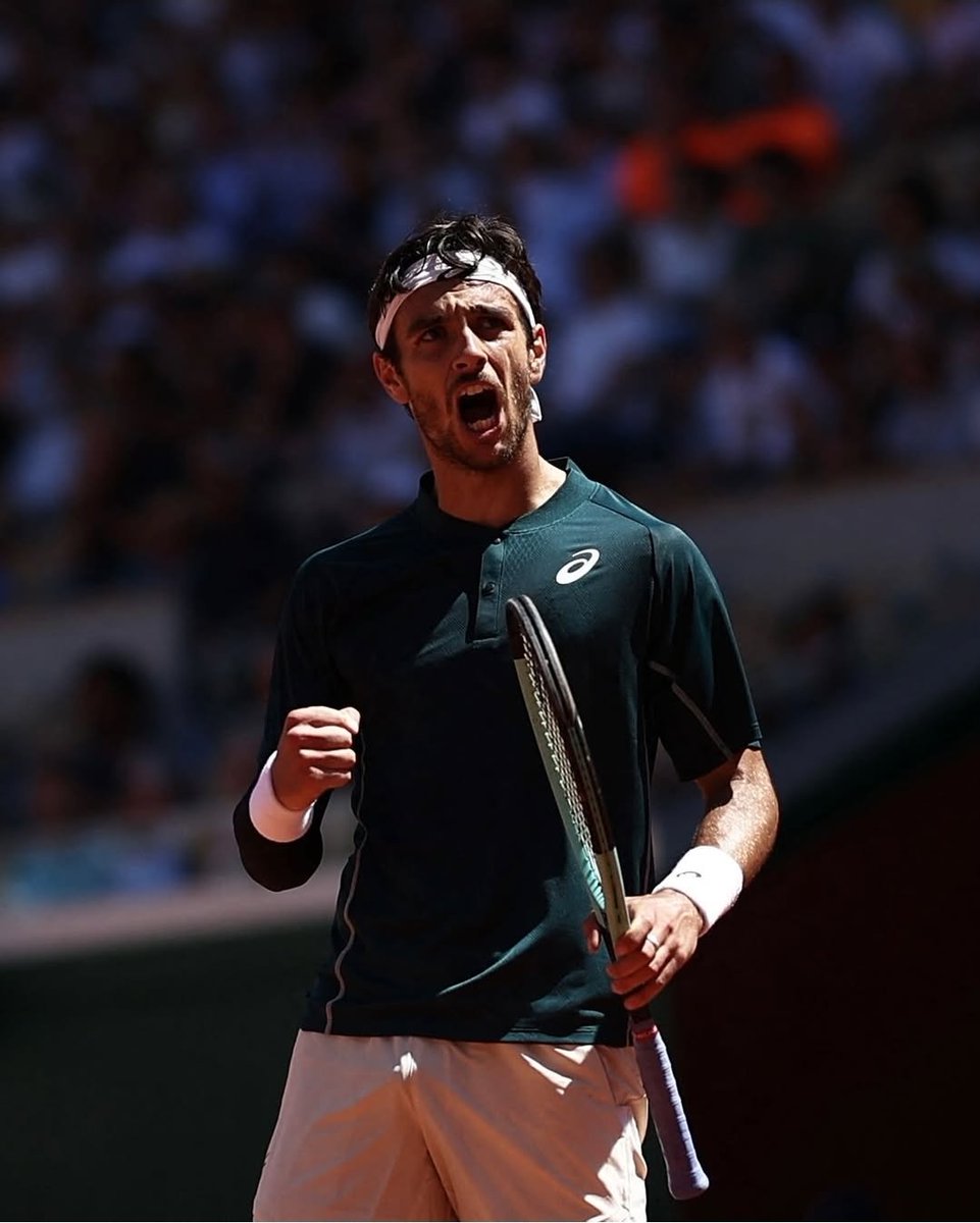 Grandissimo MUSETTI!!!!!;; 
Vola per la prima volta in carriera in semifinale al Roland Garros battendo 6-2 4-6 7-5 6-2 Frances Tiafoe. 
Un capolavoro scolpito nel marmo di Carrara. 
Un insieme di gesti tecnici da artista da esporre nel Museo del Louvre🇲🇫 <a href="/SkySport/">skysport</a> #Musetti 🔥🔥