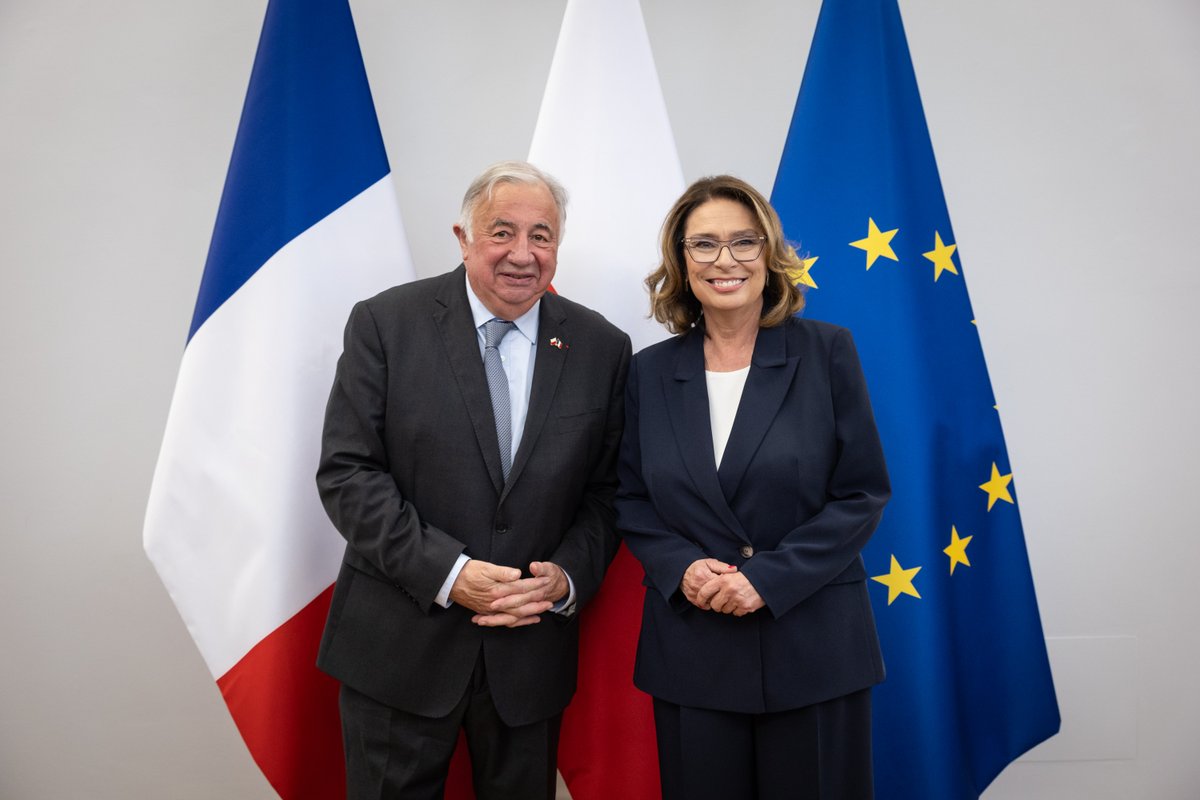 Senat RP 🇵🇱 (@polskisenat) on Twitter photo 🇵🇱🇫🇷 Marszałek Senatu Małgorzata Kidawa-Błońska <a href="/M_K_Blonska/">Małgorzata Kidawa-Błońska</a> spotkała się z przewodniczącym Senatu <a href="/Senat/">Sénat</a> Francji Gérardem Larcherem <a href="/gerard_larcher/">Gérard Larcher</a>. Rozmowa odbyła się w przeddzień spotkania przewodniczących izb wyższych parlamentów państw Trójkąta Weimarskiego z udziałem 🇵🇱🇫🇷 Marszałek Senatu Małgorzata Kidawa-Błońska <a href="/M_K_Blonska/">Małgorzata Kidawa-Błońska</a> spotkała się z przewodniczącym Senatu <a href="/Senat/">Sénat</a> Francji Gérardem Larcherem <a href="/gerard_larcher/">Gérard Larcher</a>. Rozmowa odbyła się w przeddzień spotkania przewodniczących izb wyższych parlamentów państw Trójkąta Weimarskiego z udziałem