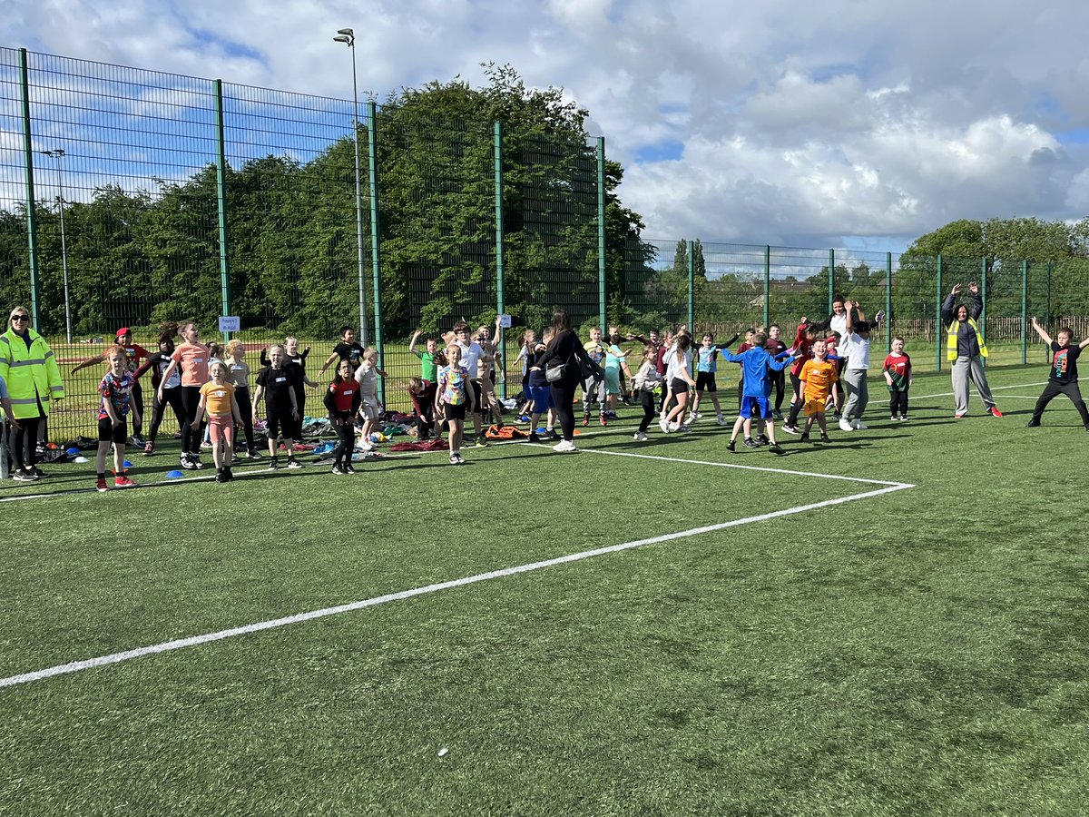 Thank you to all our families who contributed to our donating buckets at Sports Day. We raised a total of £132 which will be donated to Cardonald larder, an affordable food space in our community 🥹🤩