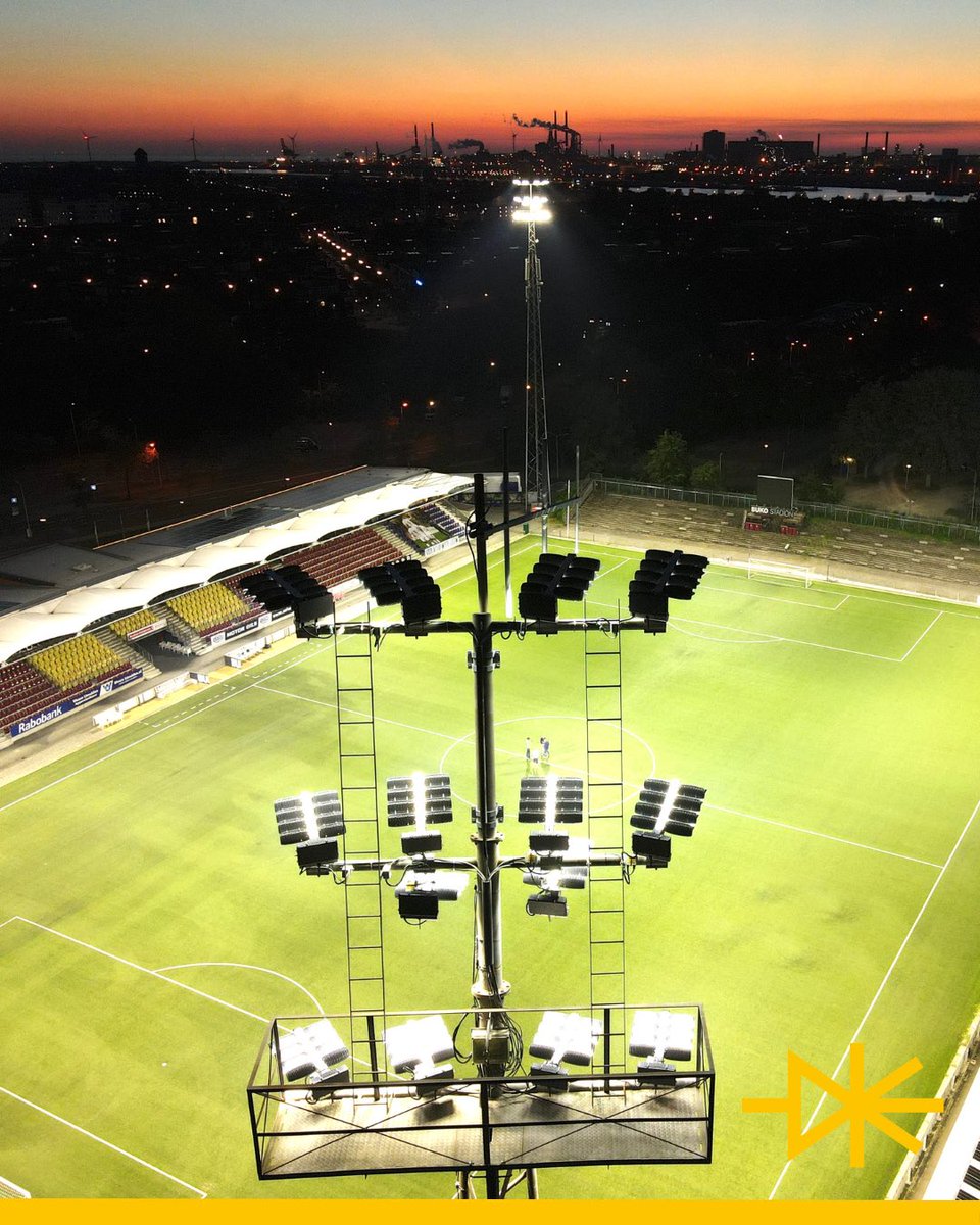 sportverlicht's tweet photo. 💡 @telstar1963nv heeft de eerste slimme investering al gedaan, namelijk overstappen op onze led-verlichting! Uiteraard geschikt voor de @KNVB en @eredivisie licentie!

🎉 Gefeliciteerd met de promotie!

#telstar #sportverlichting #led #telstar1963nv https://t.co/CAucAdD3P1