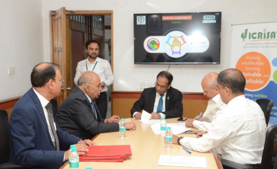 bharatiyabeej's tweet image. The agreement was signed in the presence of Dr. Himanshu Pathak, DG, ICRISAT; Shri Sanjay Agrawal, IAS (Retd.), ADG, ICRISAT; Shri Yogendra Kumar, Chairman, BBSSL and Director-Marketing, IFFCO; and Shri Chetan Joshi, Managing Director, BBSSL.
#BBSSL
#IFFCO
#ISRISAT
#SEEDRESEARCH