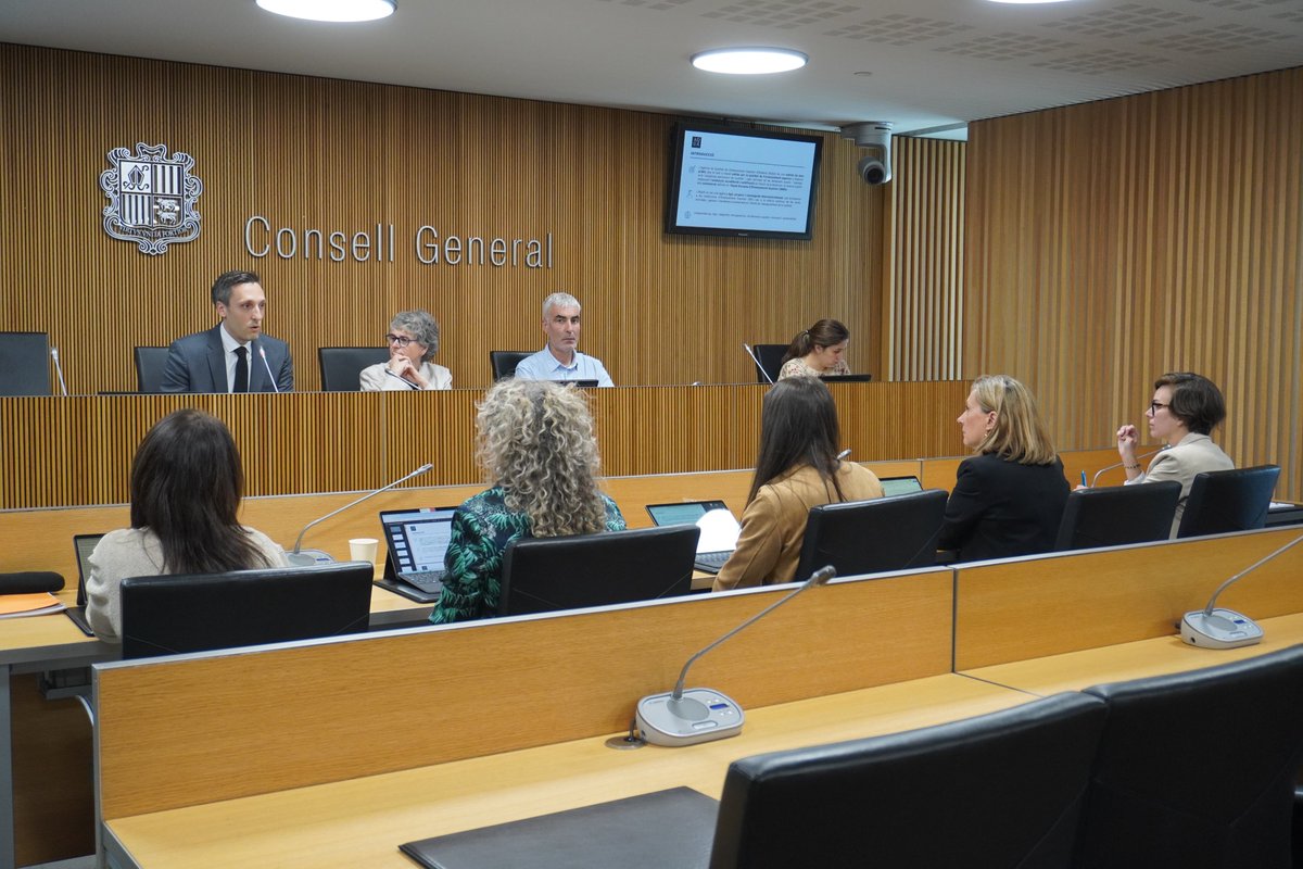 ➡️Celebrem que <a href="/AQUA_Andorra/">AQUA</a> valori reprendre l'enquesta d'inserció laboral, per tal d’obtenir dades de les titulades i els titulats i la seva adequació a la demanda del mercat laboral, així com de l’ensenyament superior rebut.