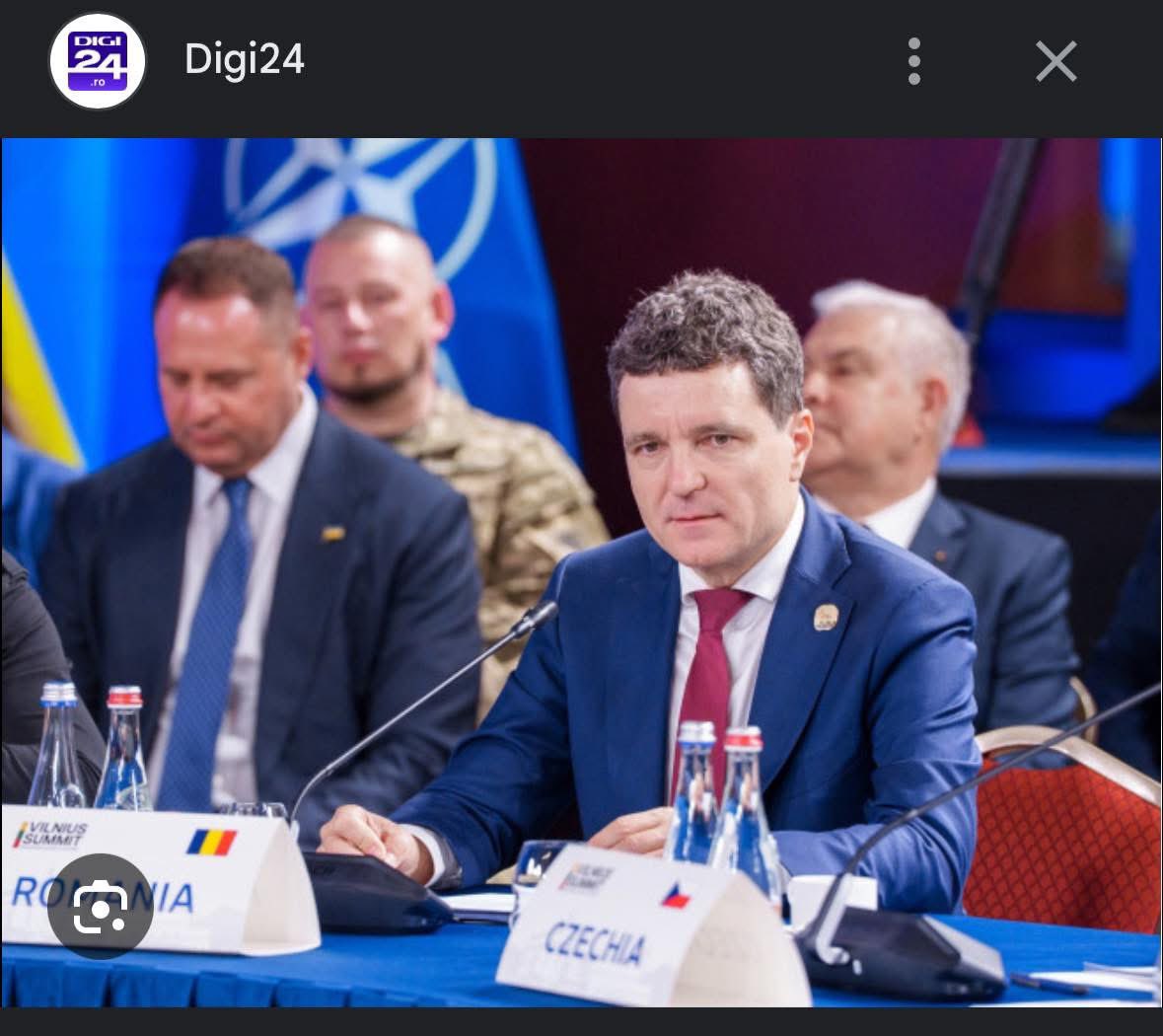 AncientPriest's tweet photo. 🇷🇴 Pentru cei care se indignează că „dăm bani Ucrainei în loc să avem autostrăzi” – da, România sprijină Ucraina. Și da, asta implică și resurse.

Dar hai să ne lămurim:
📌 Nu vorbim despre un cec în alb, ci despre un calcul rece de securitate națională.
📌 Între a avea Rusia la graniță și a avea o Ucraină liberă, alegem varianta a doua.
📌 Când un vecin luptă și pentru tine, nu te uiți doar la bani, ci la ce ai putea pierde dacă taci.

📍 România a oferit circa 1,1 miliarde € în ajutor (militar + umanitar), dar o parte este acoperită din fonduri europene – doar pentru refugiați am primit deja 100 milioane € de la UE.
📍 Iar contribuția directă la fondul militar european? Sub 20 milioane €. Cam cât dăm pe un sens giratoriu cu panseluțe.

📢📢📢Referitor la summitul B9 de la Vilnius, declarația finală a fost semnată de doar 3 președinți – cei ai Lituaniei, Poloniei și României. Nu pentru că ceilalți nu erau de acord, ci pentru că așa se face de obicei.

➡️Lituania a fost gazda evenimentului.
➡️România și Polonia sunt cele care au inițiat acest format (B9) în 2015 și sunt mereu co-gazde.

De aceea doar ei semnează în numele tuturor. Nu e vorba că „ceilalți s-au opus” sau „nu vor să sprijine Ucraina”, cum urlă unii pe internet. Doar că, din nou, n-au avut chef să se informeze – sau poate chiar știu adevărul și mint intenționat.

Așa că, înainte să vă speriați că „ne bagă Nicușor în război”, mai bine dați un click și citiți declarația comună.

Ajutorul pentru Ucraina nu e „milă”, e investiție în siguranța noastră.
Vreți să vă indignați? Ok. Dar măcar faceți-o informat.

Cu plăcere. 🙂