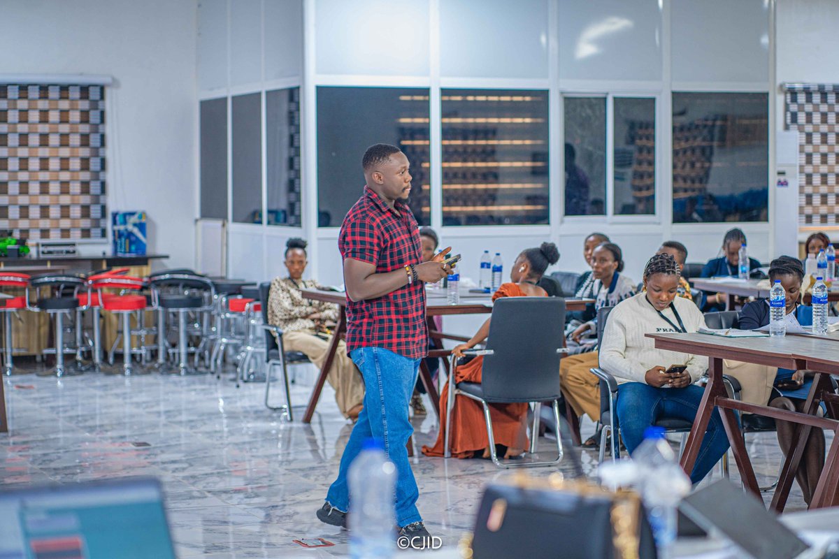 CampusReporter (@campreporterafr) on Twitter photo Media Production Associate at <a href="/CJIDAfrica/">Centre for Journalism Innovation and Development</a>, <a href="/TEXMedia2/">Gbolahan Ogunsolu</a>, took students through essential tools and skills for effective multimedia reporting.
He also gave a practical demonstration on using video and design tools to create engaging visual stories with mobile devices.
#NextGen Media Production Associate at <a href="/CJIDAfrica/">Centre for Journalism Innovation and Development</a>, <a href="/TEXMedia2/">Gbolahan Ogunsolu</a>, took students through essential tools and skills for effective multimedia reporting.
He also gave a practical demonstration on using video and design tools to create engaging visual stories with mobile devices.
#NextGen