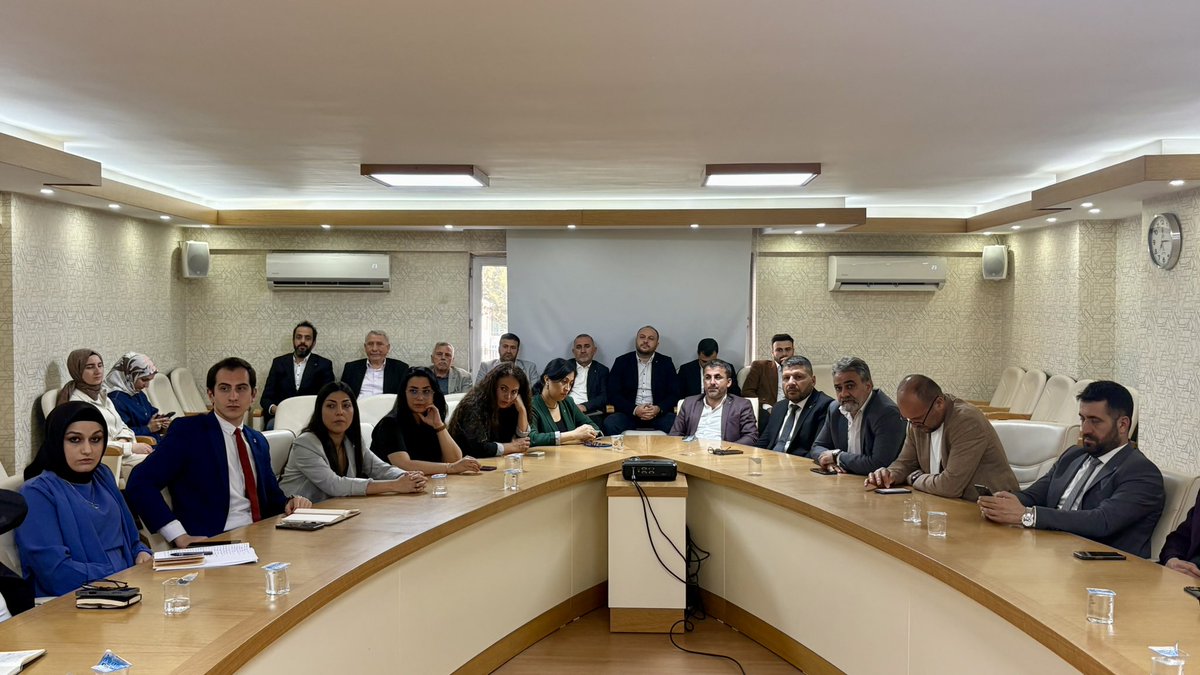 İlçe başkanımız İrfan Akkaya başkanlığında,İl Koordinatörlerimiz Salih Bahadır, Neşe Yangın ve ilçe yöneticilerimizin katılımlarıyla haftalık olağan yönetim kurulu toplantımızı gerçekleştirdik. 

Hayırlara vesile olsun.