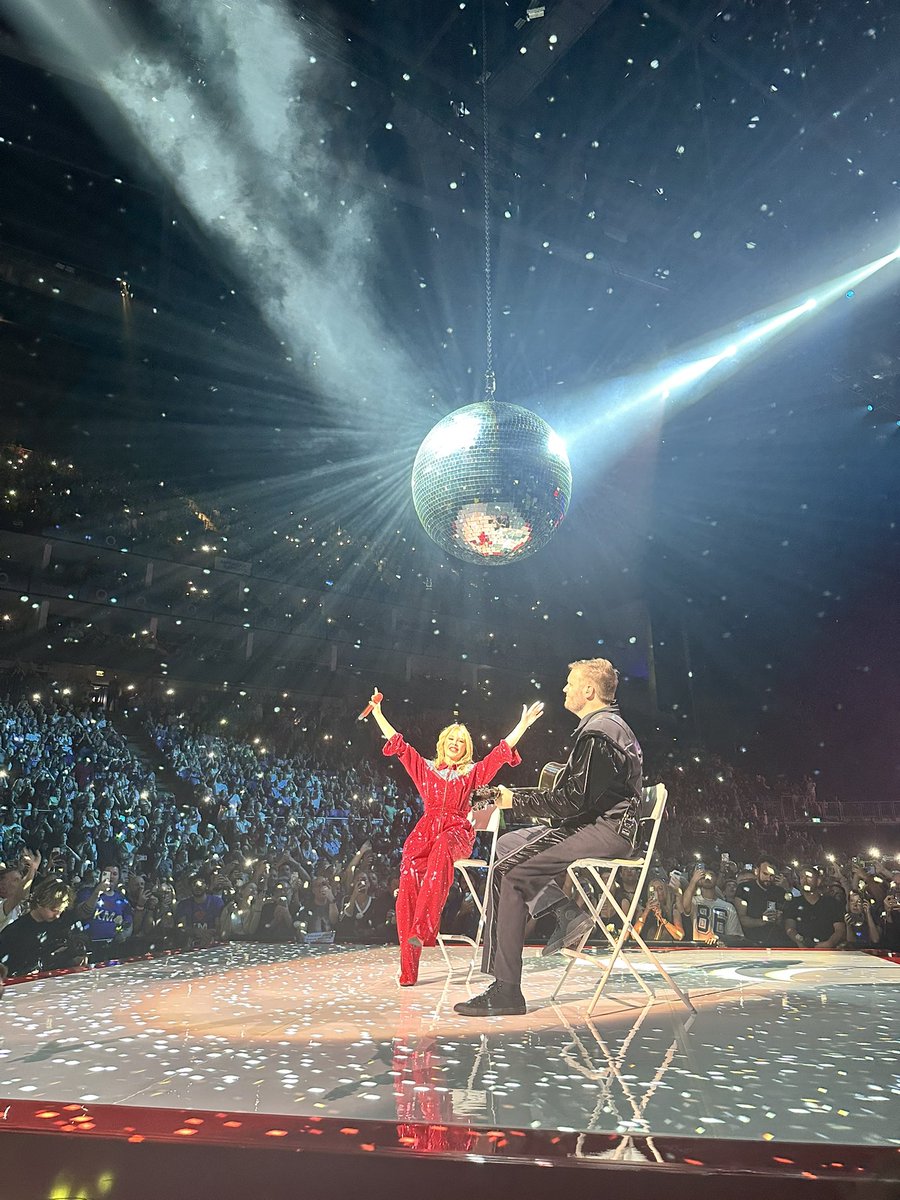Alfrey04's tweet photo. I saw @kylieminogue last night in London at the #O2Arena and it was spectacular! What a legend and star! ⭐️ A night I will never forget. https://t.co/B4KiF2amnw