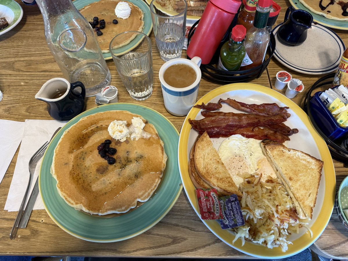 DMiller008's tweet photo. 📍 Running Bear Pancake House, West Yellowstone MT

Can we bring back @cabreeze8 Breakfast Reviews?

Oval ✅ 

Great logo, deep menu

Syrup cup is a touch of class

8.7/10 https://t.co/xqEqLF2W4D
