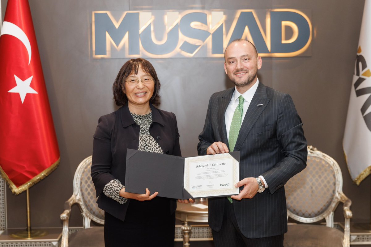 BurhanOzdemirTR's tweet photo. ICBC Türkiye (Industrial and Commercial Bank of China) Yönetim Kurulu Başkanı Qian Hou’yu MÜSİAD Genel Merkezimizde misafir ettik.

Finansal piyasalar, sermaye akışları ve Türkiye-Çin yatırım ilişkileri üzerine yapıcı bir görüşme gerçekleştirdik.

Nazik ziyaretleri için kendilerine teşekkür ediyoruz.
