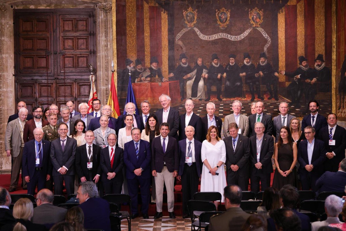 Ajuntament València (@ajuntamentvlc) on Twitter photo 🏅El jurat de la 37 ed. dels #PremiosReiJaume ha proclamat les set persones guardonades en les diferents categories. 
🙋♀️EI Premi Rei Jaume I de Noves Tecnologies, que patrocinem, ha recaigut en la investigadora María Jesús Vicente Docón. 
Enhorabona!
🔗f.mtr.cool/oczljtskju 🏅El jurat de la 37 ed. dels #PremiosReiJaume ha proclamat les set persones guardonades en les diferents categories. 
🙋♀️EI Premi Rei Jaume I de Noves Tecnologies, que patrocinem, ha recaigut en la investigadora María Jesús Vicente Docón. 
Enhorabona!
🔗f.mtr.cool/oczljtskju