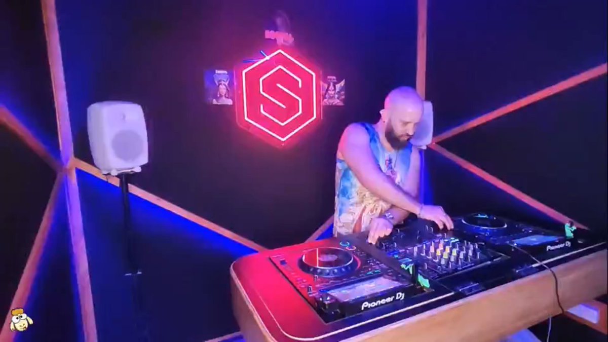 looply_music's tweet photo. From the Live Om Masala set, had so much fun recording that set 😁.

https://t.co/VmfUG2eovP

#psytrance #djset #dj #newmusic #livemusic #newmusic2025 https://t.co/ywZkfKxlu7