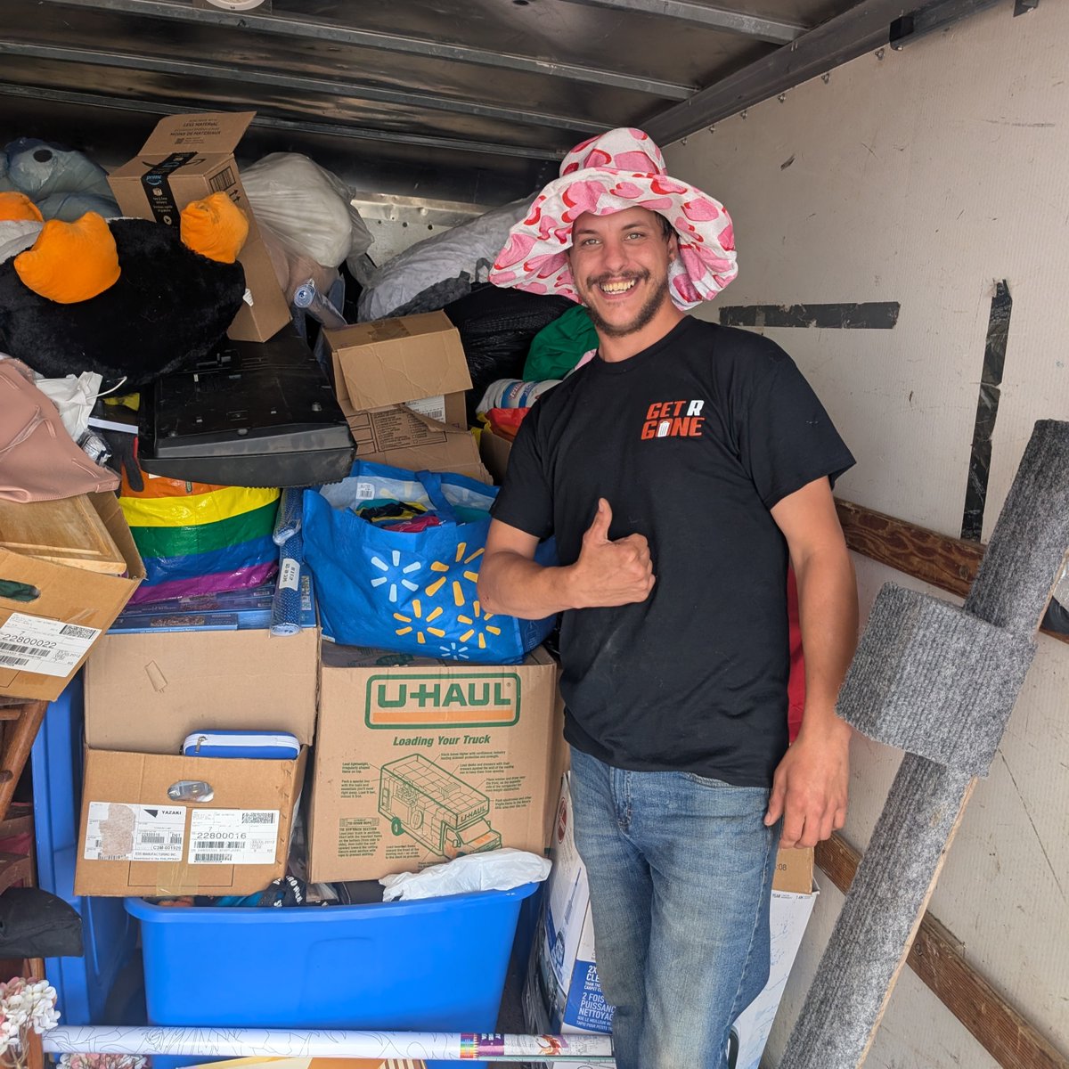 GetRGone's tweet image. Found in today’s haul:
✔️ A crown
✔️ A flamingo hat
✔️ Brennan’s modeling career

Who says junk removal can’t be fabulous? 👑🛻
#junkremoval #GetRGone #cleanoutcrew #stthomasproud #junkfashionweek