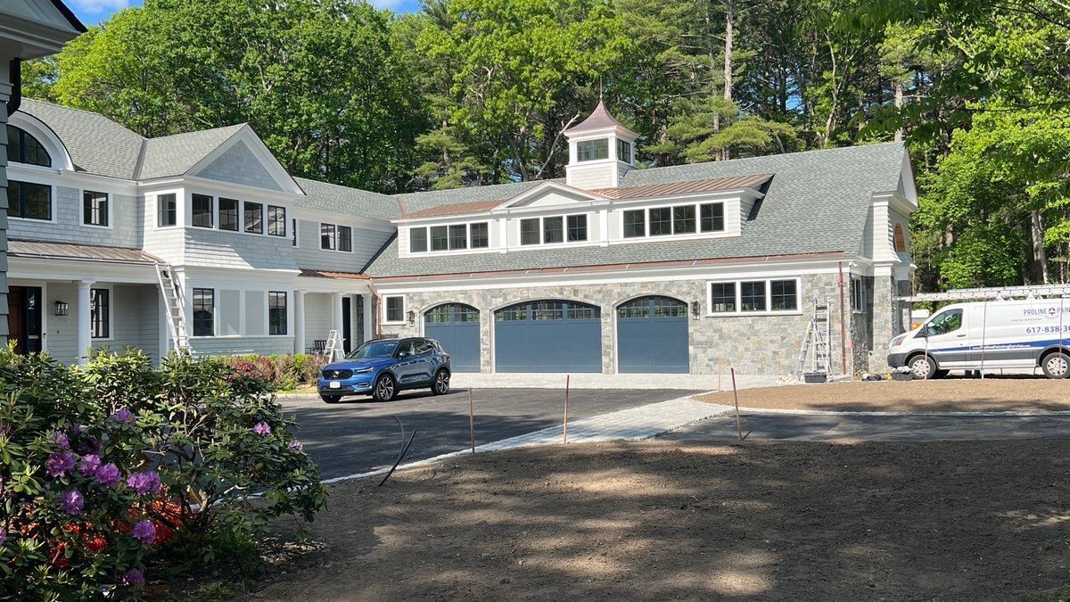 ProlinePaintin3's tweet image. With premium products and precise craftsmanship, this home is getting the elevated look it deserves. Stay tuned for the final reveal! ✨ #OnLocation #LuxuryExterior #PaintInProgress #FlawlessFinish