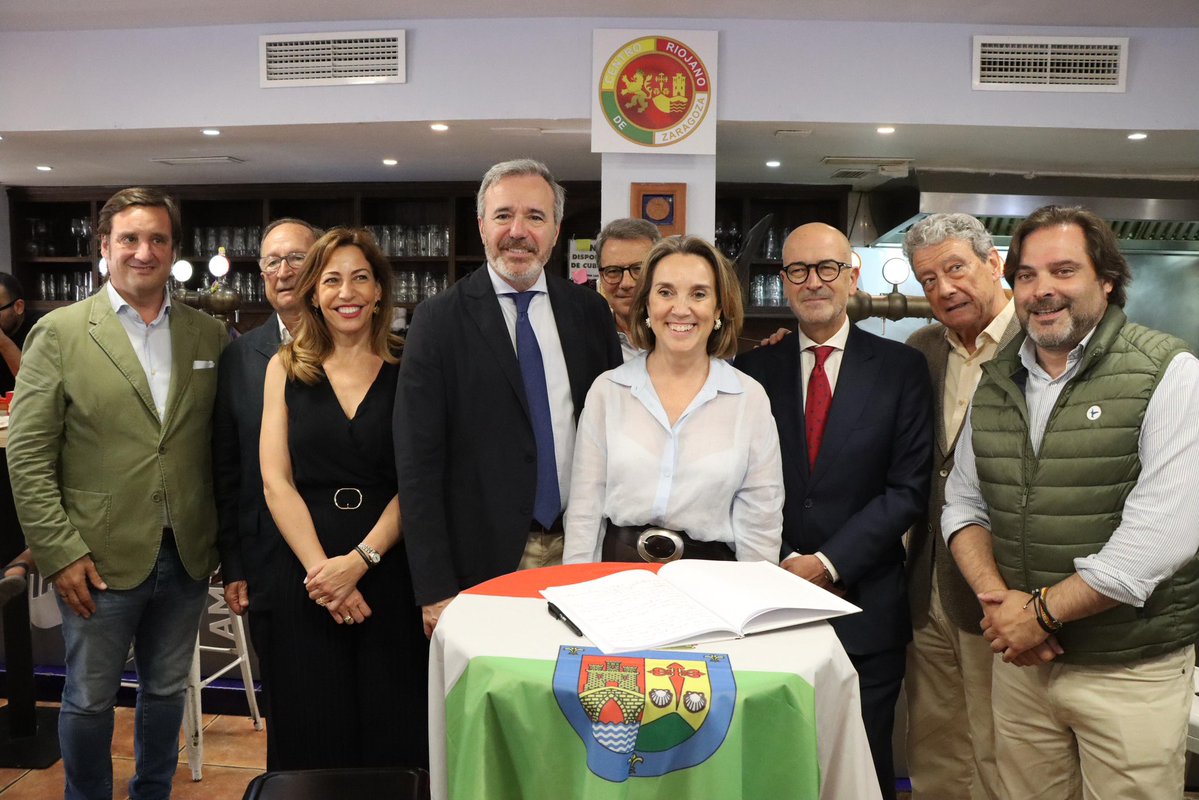 Jorge Azcón (@jorge_azcon) on Twitter photo Qué mejor forma de acabar la visita con <a href="/cucagamarra/">Cuca Gamarra</a> que en la recién creada Casa de La Rioja en Aragón, en El Tubo de Zaragoza. Qué mejor forma de acabar la visita con <a href="/cucagamarra/">Cuca Gamarra</a> que en la recién creada Casa de La Rioja en Aragón, en El Tubo de Zaragoza.