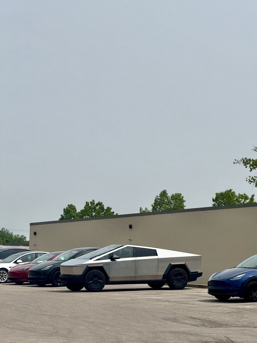 The Cybertruck Guy tweet media