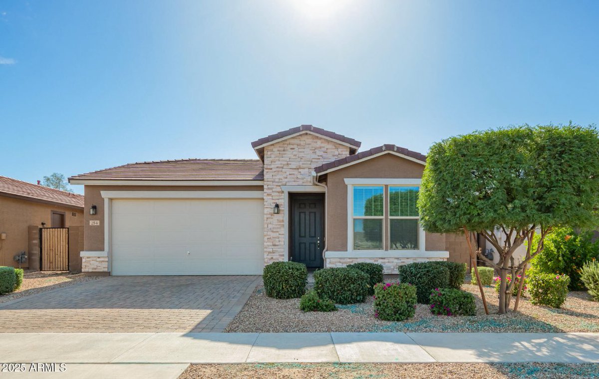 azflamingohomes's tweet photo. 🏡 Open House Alert! 📍 Near Desert Edge High School 📅 TOMORROW | 12–4 PM
✨ 4 Beds 🛏️ | 3 Baths 🛁 | 2,040 Sq Ft 📐 Spacious, modern &amp; move-in ready! Don’t miss out!
#OpenHouse #GoodyearAZ #DreamHome #RealEstate #HouseHunting #DesertLiving #AZHomes #HomeSweetHome https://t.co/1kJ2aJzSrp