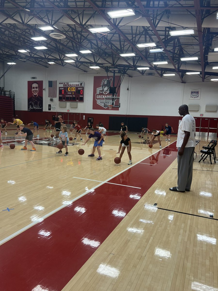 Cbr0wn_2302's tweet photo. Day 2 of the first session of the summer for the Wiley Brown basketball camp! Working on some ball handling with the kids. 1% better everyday, it’s gonna be a good week! 
@wcbrown41 @SchulerBrady https://t.co/BDTiROaJOh