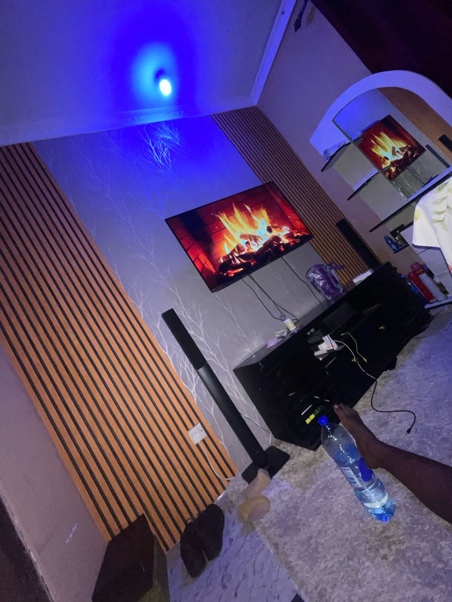 This feedback from our client indicates that he is pleased with the bold appearance of his TV wall. The combination of the thunderstruck patterned wallpaper and the wood slat style wallpaper is Perfect.