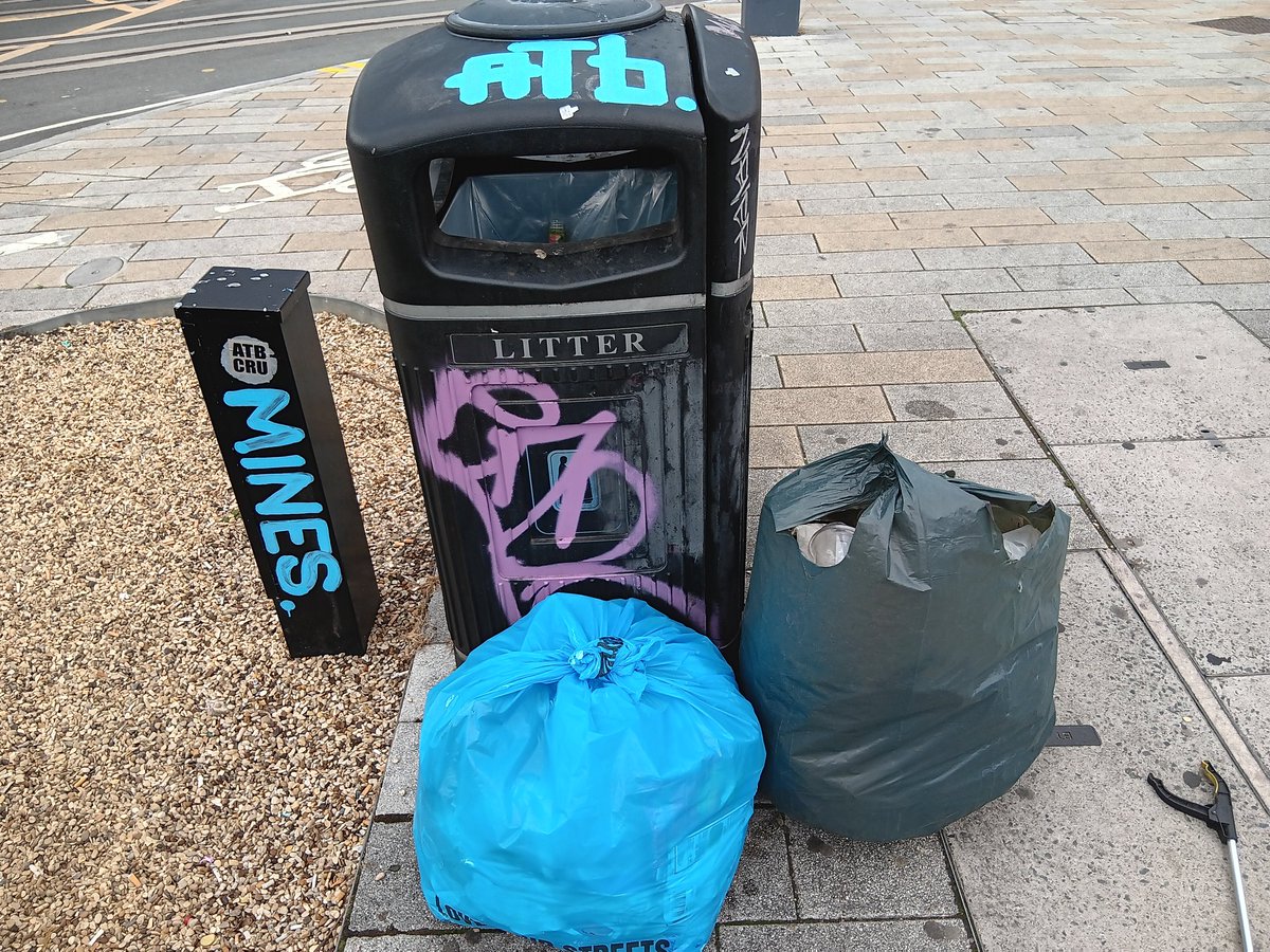 X2 bags of litter #OneMillionbags and a graffiti covered bin <a href="/mike56200/">Mike The Litterpicker</a> Welcome to Digbeth 🤣🤣🤣