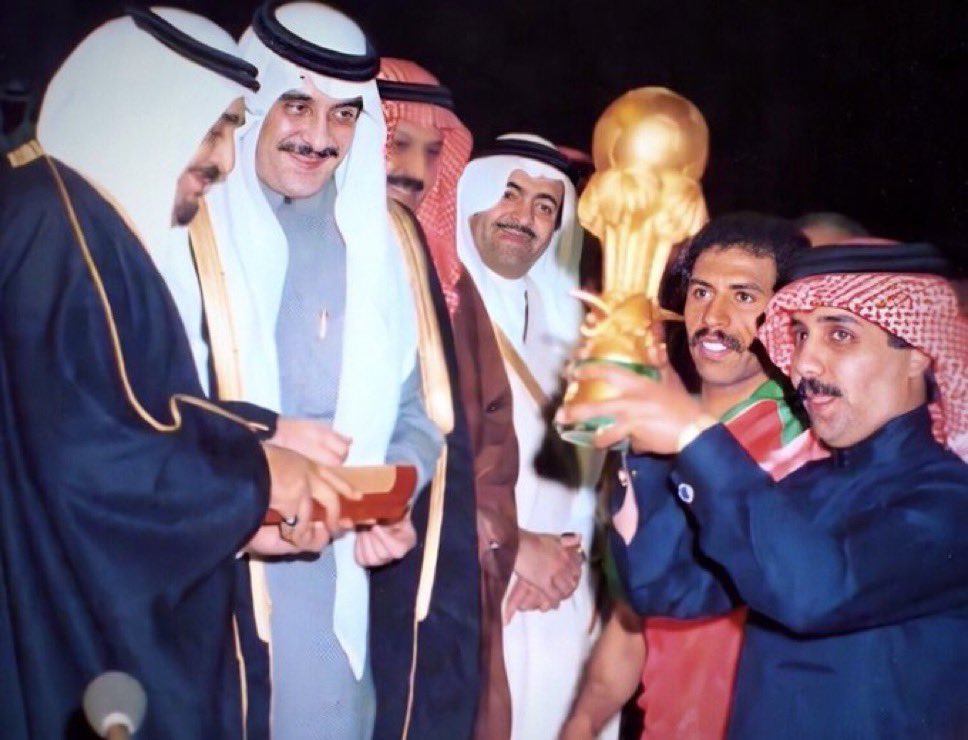 أول نادي يحقق الدوري الذهبي
أول نادي يحقق ثلاث بطولات في موسم واحد
أول نادي يحقق بطولة خارجية
النادي الوحيد في المنطقة الشرقية الذي حقق الكاس
نادي يملك بطولات خارجية اكثر من الاهلي والنصر
نادي يملك 42 بطولة في تاريخه

الا يستحق هذا النادي الخصخصة؟<a href="/AbdulazizTF/">عبدالعزيز بن تركي الفيصل</a>
#خصخصه_الاتفاق_مطلب