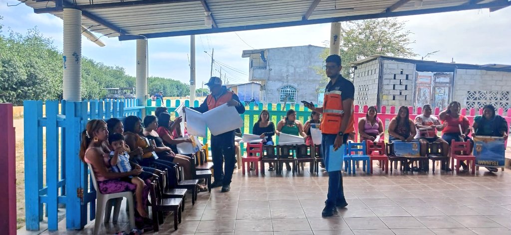Riesgos_Ec's tweet photo. 📍#ElOro
#SantaRosa 
Junto con Ecu 911,  Tenencia Política del archipielago Jambelí, isla Costa Rica realizamos fortalecimiento de capacidades en gestión de riesgos y  generamos hoja de ruta para la actualización del Comité Comunitario de Gestión de Riesgos.

#GobiernoEnAcción https://t.co/aRaNvXKSxg