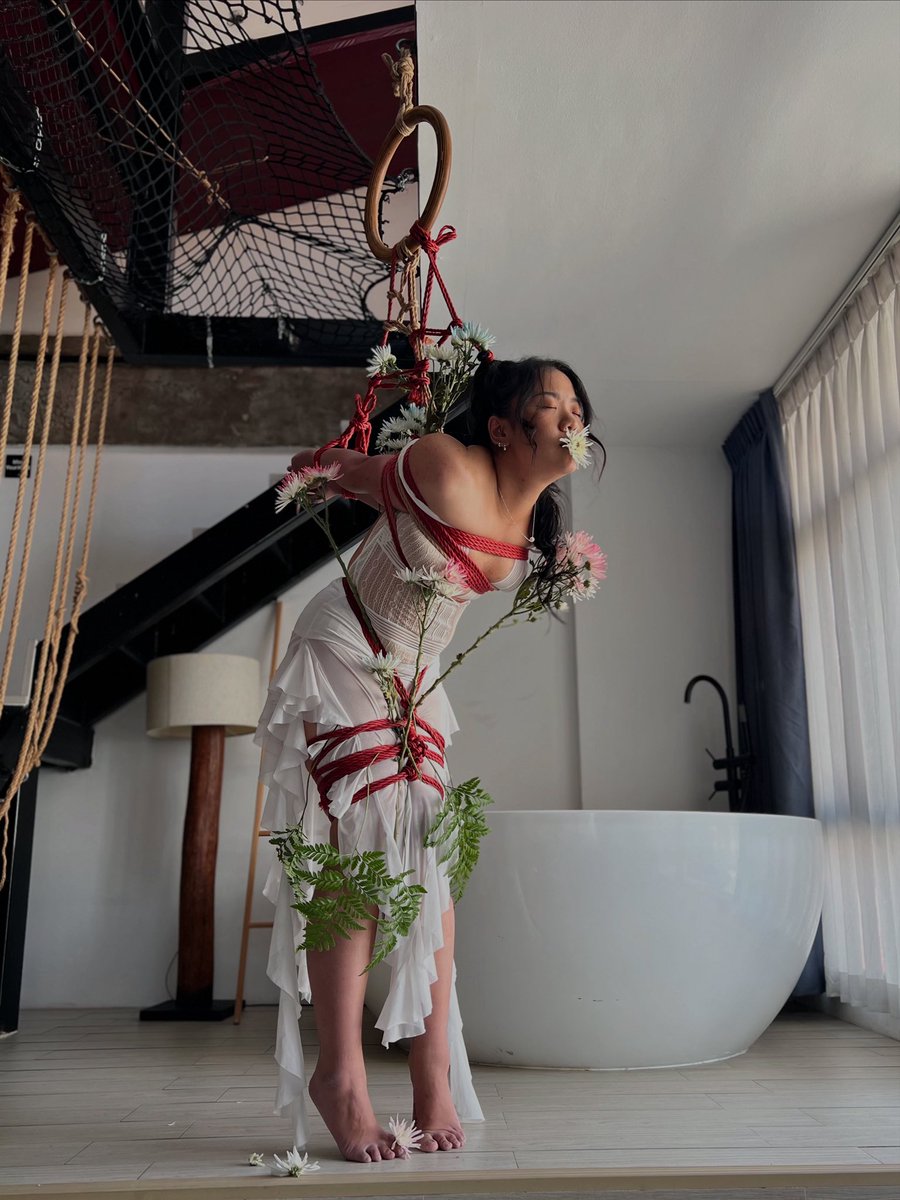 Beautiful but fragile 
Rope by Tatianalimati(ig) 
#shibari