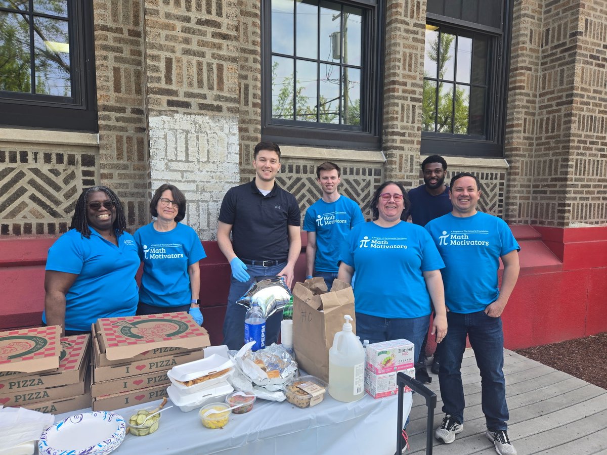 This school year, AmTrust colleagues Helen Davidson and Cathy Stack volunteered with Math Motivators through The Actuarial Foundation. This program aims to help students tackle Honors Algebra, build confidence in math, and encourage others to start careers in STEM fields. We’re