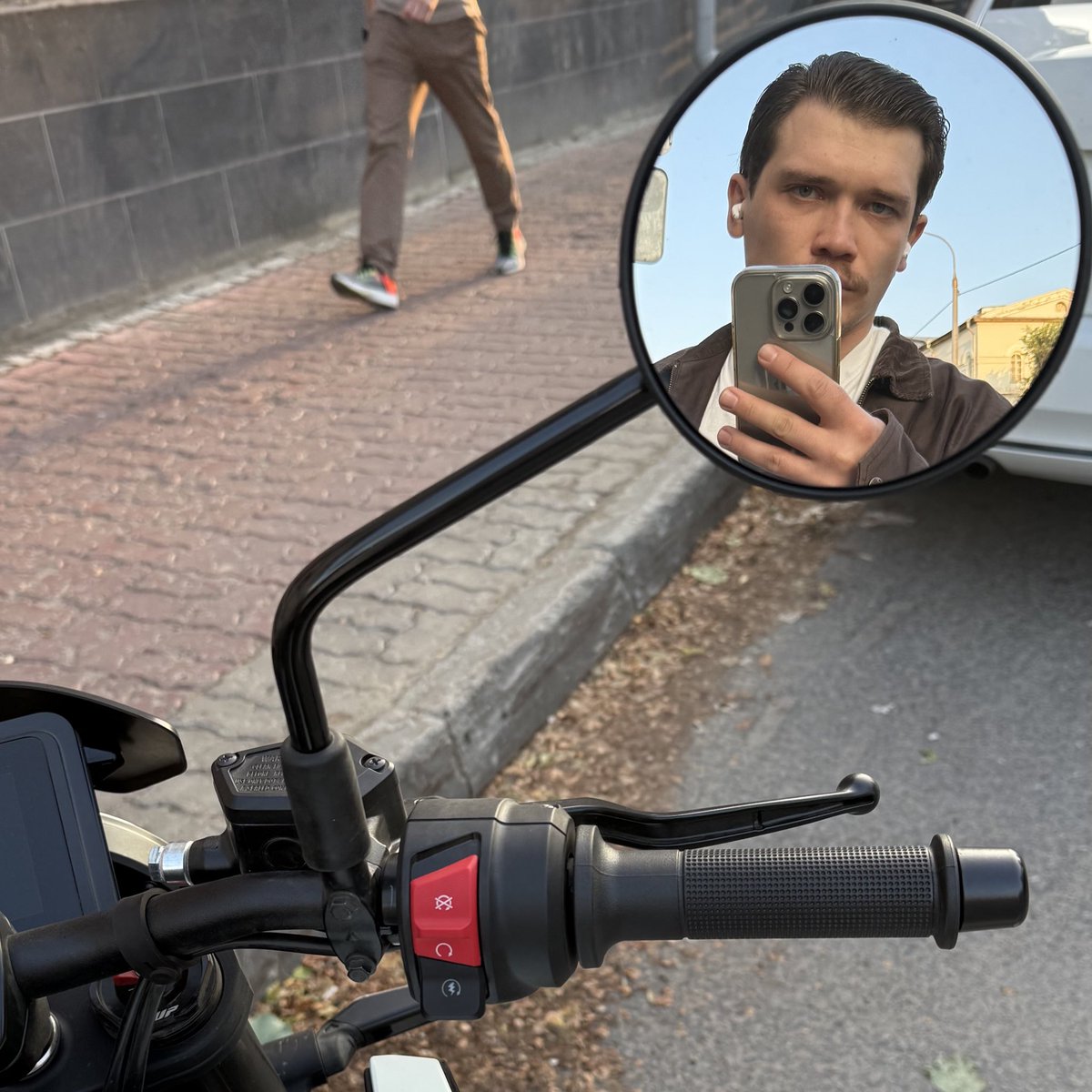 безработный tweet media