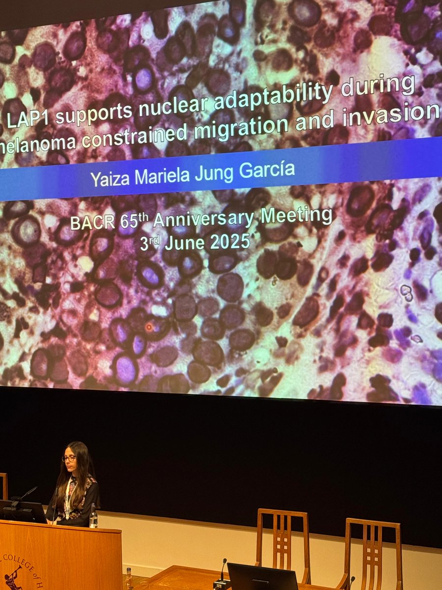 VickySanzMoreno's tweet image. Very proud of former PhD student @Yaii_93 who has received the BACR Chris Marshall Prize for Cell Signalling 馃槏! Such a pleasure to co-supervise her PhD with @JezCarlton