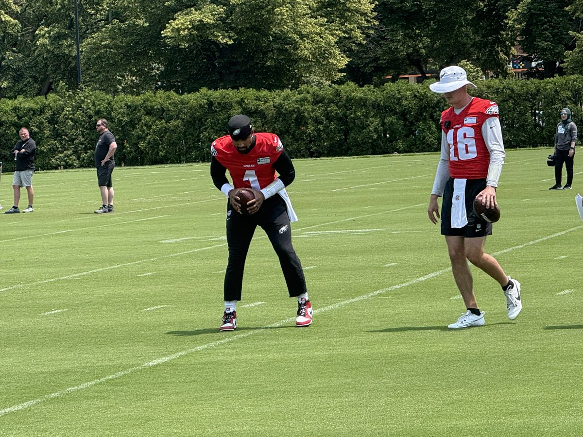 The #lEagles just got started out here and QB Jalen Hurts along with rest of the quarterbacks are going through the drills.