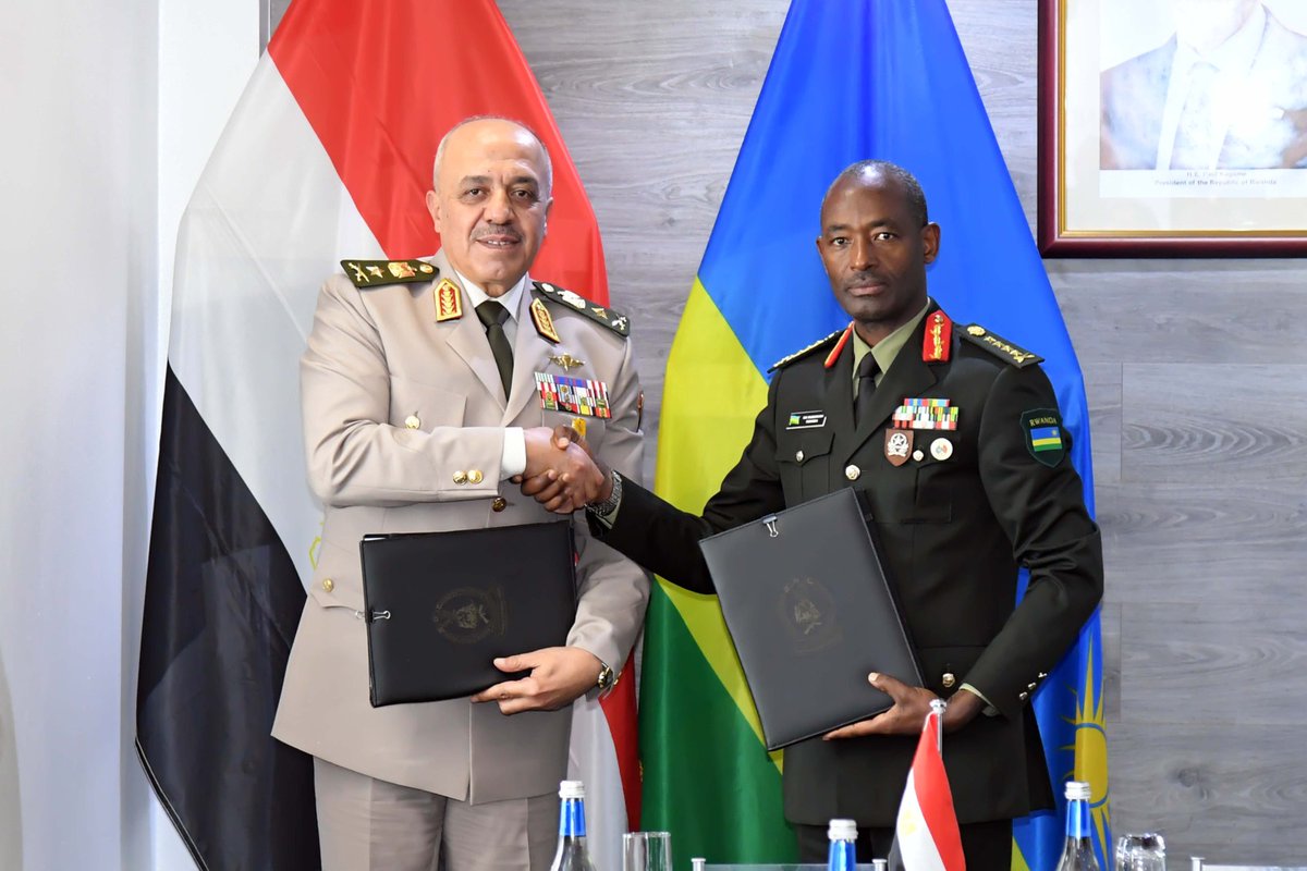 #المتحدث_العسكرى : الفريق / أحمد خليفة رئيس أركان حرب القوات المسلحة يعود إلى أرض الوطن عقب إنتهاء زيارته الرسمية إلى دولة رواندا ...

إنستجرام :
instagram.com/egy_army_spox/
ثريدز :
threads.net/@egy_army_spox