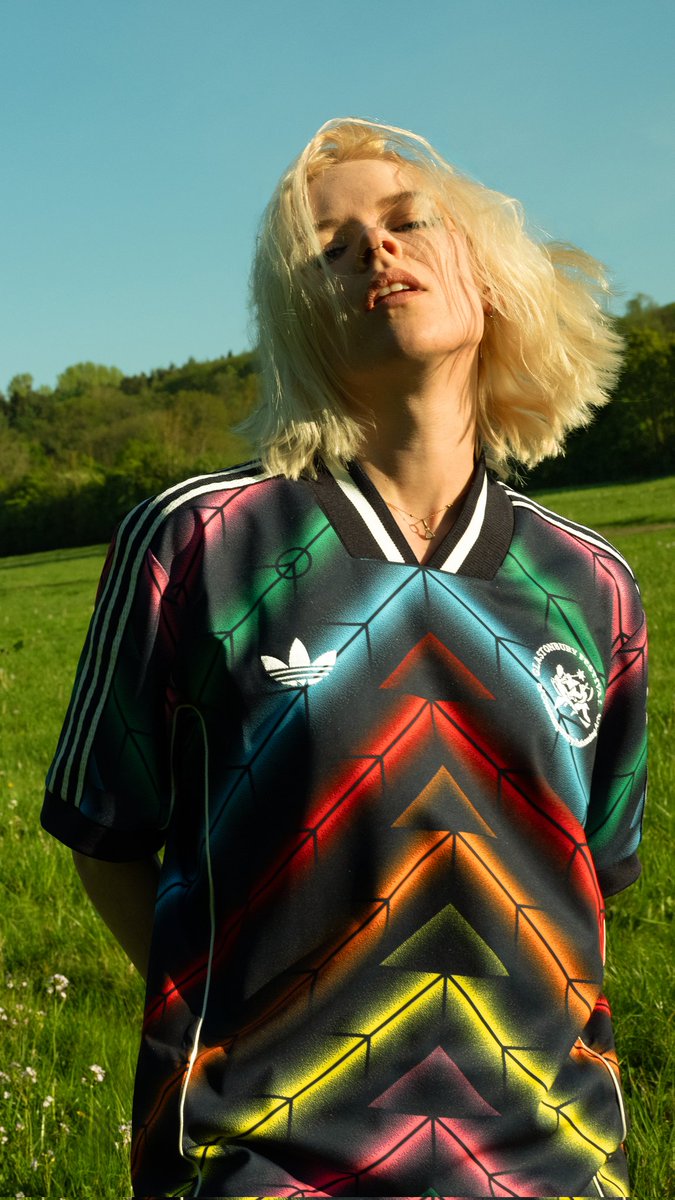 AirDrawnDagger_'s tweet photo. 𝐆𝐥𝐚𝐬𝐭𝐨𝐧𝐛𝐮𝐫𝐲 𝐱 𝐀𝐝𝐢𝐝𝐚𝐬 💙

Thank you @adidasUK &amp; @glastonbury for having us as part of the collaboration. 🙏 

@LongBranchRec 
@majorpress https://t.co/6jwjS9Dqvq