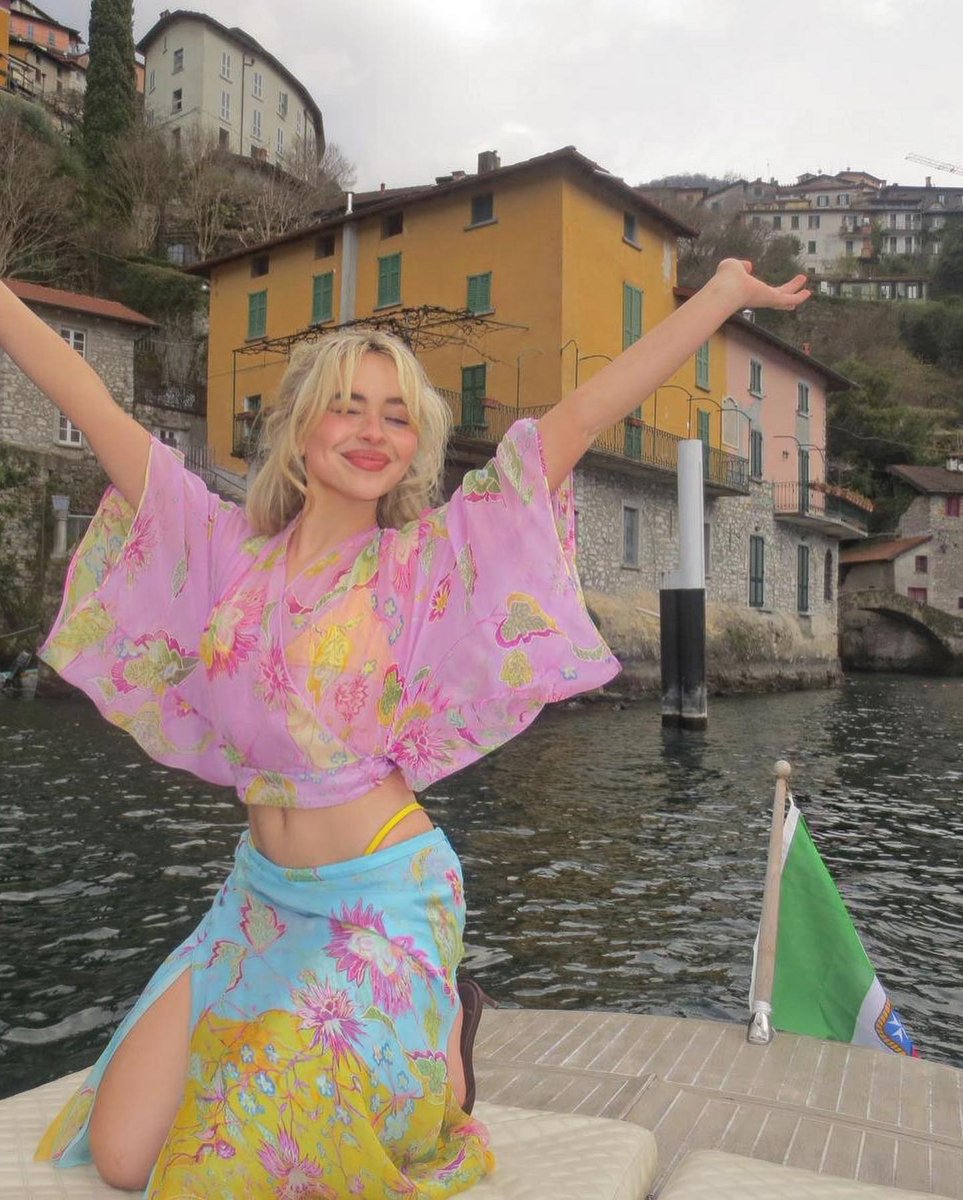 Sabrina Carpenter announcing a new single?! SABRINA SUMMER 2.0 HERE WE COME!!!!
