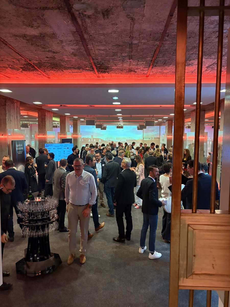 SmartTribune's tweet image. Les idées fusent, les petits fours fondent.
Le vrai selfcare, c’est peut-être ça 😋
#GalaExperienceClient @Agora_Managers