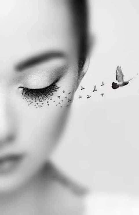 🔸أتدري ماهو الحنين : 👈 الحنين هو حين لا يستطيع الجسد ان يذهب حيث تذهب الروح🔸