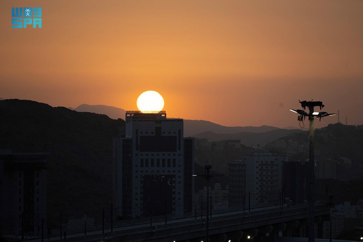 theholymosques's tweet photo. Sunset on the seventh of Dhul-Hijjah from Mina. https://t.co/KpavUs5Ns7