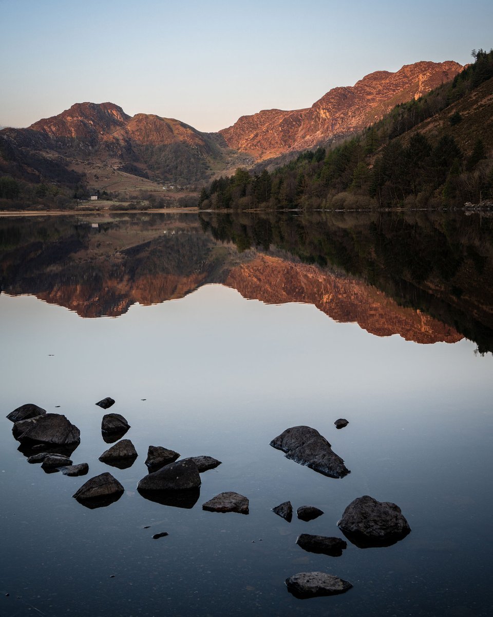 Just wrapped my first residential photography workshop in Eryri (Snowdonia) this April, and the conditions were incredible! Finally got a worthwhile shot of Llyn Crafnant – those reflections on our last morning were pure magic. Totally worth the early start!
